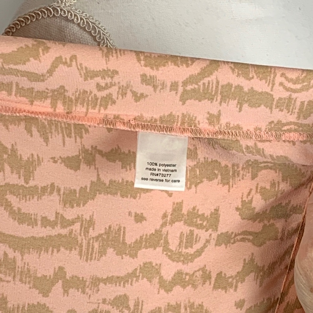 Elizabeth and James Peach Long Blouson Sleeve Placket Front Blouse size Medium - Picture 11 of 12